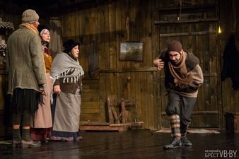«Голливуд» для калеки-Билла. Спектакль «Белой Вежи» «Калека с острова Инишмаан» (ВІДЕО, ФОТО)